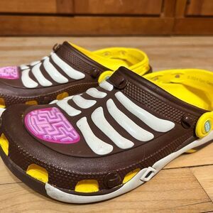 CROCS Fortnite Peely Clogs, men’s 6, women’s 8.